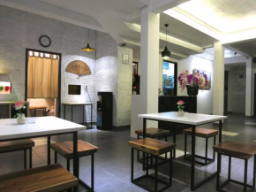 Отель Hart Hotel Arjuna  Матарам